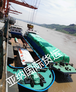 长江件杂货船钢材吊装卸船